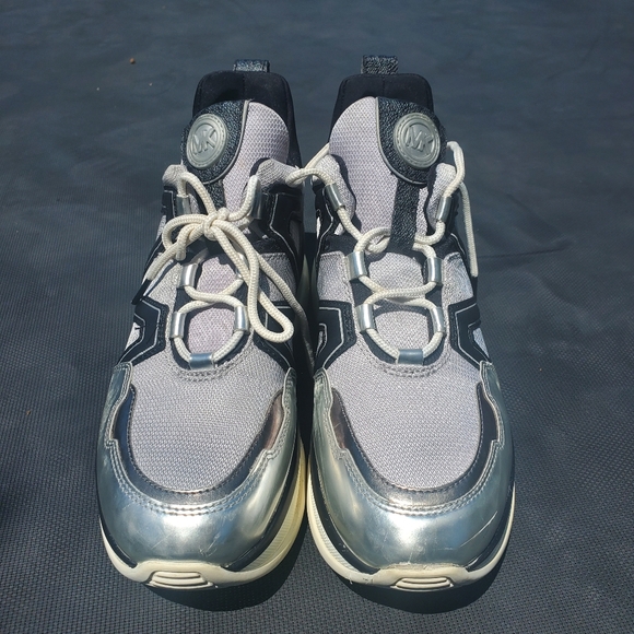 Michael Kors OLIMPIA Silver Leather Runway Track Lug Sole Trainer/Shoe Size 9M - Picture 2 of 11